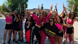 Lucca balla aspettando Katy Perry: successo per il flash mob solidale – IL VIDEO