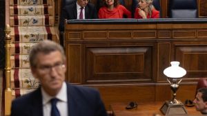 Sánchez cae, pero Feijóo también