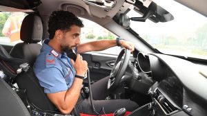 Far West per una faida familiare, guerriglia con i tubi di un gazebo