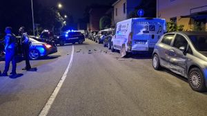 Ubriaco si scontra con una pattuglia, frontale dopo aver tentato la fuga: due carabinieri restano feriti