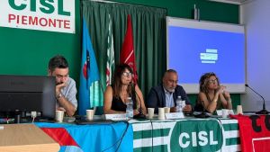 L’allarme dei sindacati: «Duemila posti a rischio nei call center piemontesi»