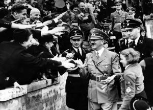 Vi lærte at elske Jesus og hade nazismen. Nu er »Hitlers æra« ved at rinde ud