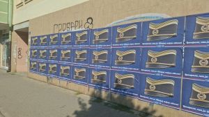 Na godišnjicu genocida u Srebrenici radikali Novi Sad oblepili plakatima podrške Ratku Mladiću