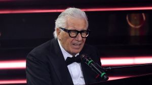Addio Peppino di Capri, l'artista che tra twist e champagne suonò la fine della guerra