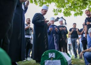 Obilježena 31. godišnjica genocida u Srebrenici, Potočari utihnuli nakon ukopa deset žrtava