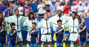 'Chapeau', Deschamps