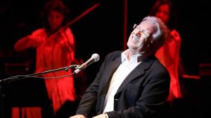 La musica è finita: Capri saluta Peppino, il figlio che l’ha fatta sognare con gli amori annegati nello champagne /