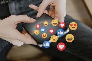 Κάτι τρέχει με τα social media