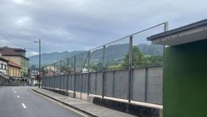 Un ataque vandálico obliga a cerrar una piscina pública de Oviedo en plena temporada estival