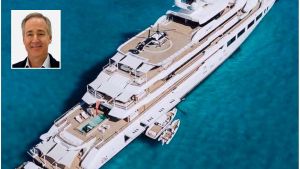 Il re della ferramenta di Los Angeles sbarca all’Elba: il suo yacht è un sogno, cosa c’è dentro