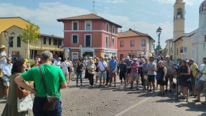 A Lacchiarella scatta la protesta contro i data center