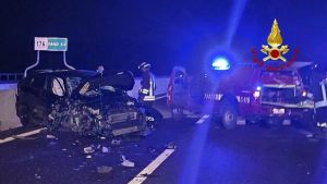 Frontale con un’auto in contromano sull’A14: salva per miracolo una famiglia bergamasca