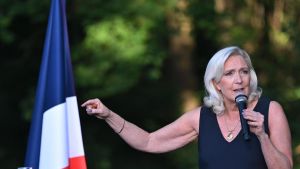 Francia verso le presidenziali. Le Pen prima in tutti i sondaggi: così si è ripresa la scena