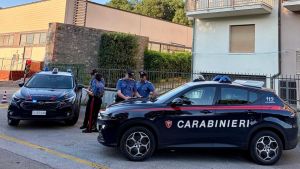 Incendia la casa per un debito di 30 euro: prima la lite e poi le fiamme. Si voleva vendicare