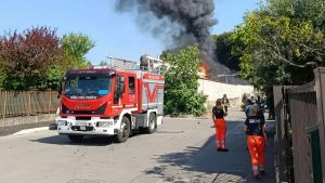 Rozzano, incendio nell'azienda chimica Ecolab. Scatta l’allarme in via Grandi /