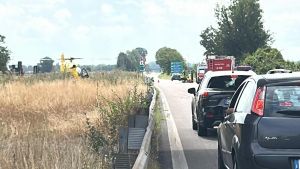 Tragedia sulla Ferrara-Mare, muore una donna di 59 anni: fatale l’impatto con il guardrail