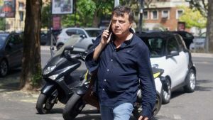 Meglio i truffatori degli indignati che gli credono