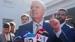 Preminuo Lindzi Grejem, američki senator i Trampov bliski saradnik