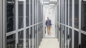Yhteiskunta | Lukijalta: Osaammeko tukea ihmistä tekoälyaikana?