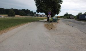 Kolesarska drama na Polici: en obležal poškodovan, drugi zbežal neznano kam