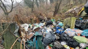 Maxi discarica nel parco di Recoaro: «Una bomba ecologica e il Comune non interviene»