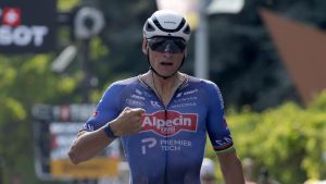 Zampata di Van der Poel a Ussel. Ganna in crescita
