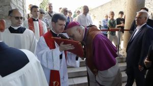 L’abbraccio dei fedeli ad Aquileia accoglie monsignor Dianin, nuova guida dell'Arcidiocesi
