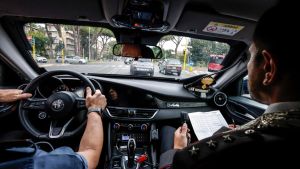 “Ora ha paura a uscire di casa”. Anziana aggredita a Firenze, la figlia scrive alla sindaca: “Declino della sicurezza in questa città”