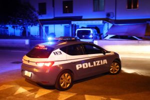 Soldi e cocaina nel monolocale a Stagno: lo arrestano e torna subito libero