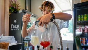 Hugo insidia Aperol nella guerra degli spritz