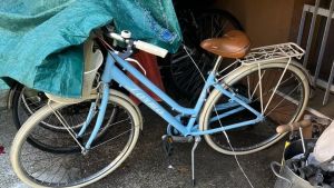 Gps nascosto sotto il sellino, così è stato scoperto il park bici sospetto al Lido di Venezia