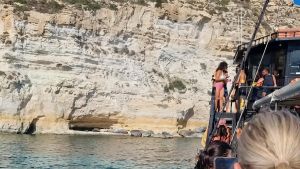 Poliziotto eroe salva ragazza non udente: si era tuffata ma non era riemersa