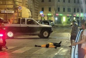 Livorno, la denuncia di una 51enne: «Mi ha sputato contro e strattonata, sono terrorizzata da quell’uomo»