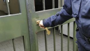 Violentò una ragazzina nel 2018, finisce in carcere a 87 anni