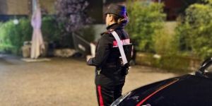 Rapina in villa nella notte: proprietario di casa ferito alla testa dai ladri
