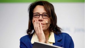 Chiara Mosca detta la linea europeista della Consob mentre prosegue lo stallo politico per la nomina