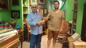 Gian Mario, va in pensione: “Io antiquario, 82 anni e un mondo di tesori”. E la storia continua con un giovane appassionato