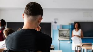 Il percorso a ostacoli per diventare insegnanti: «Tra crediti e corsi si spende fino a 10 mila euro»
