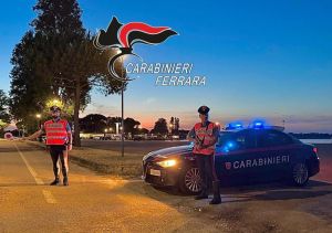 Lido Estensi, urla e vandalismi sul viale: giovanissimi sempre più scatenati