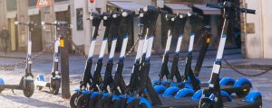 Monopattini elettrici, scatta l’obbligo di assicurazione: costi, multe e come funziona
