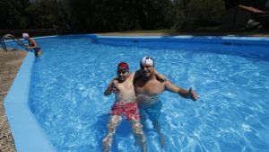 Ahora sí es verano en Illas: los bañistas se rinden a la 