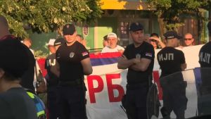 U Dobanovcima dva protesta, policija je između