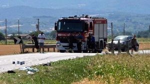 In scooter contro un furgone, muore a 49 anni: terribile frontale, il mezzo a due ruote finito fuori strada