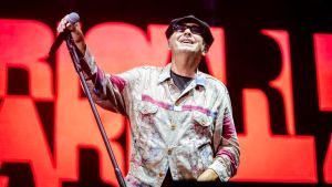 Luca Carboni, ritorno al ‘mare’: “Canto 40 anni di musica in libertà”