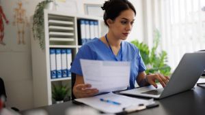 Il caso di un malato oncologico, mesi di attesa per il referto: “Non può iniziare la chemio”