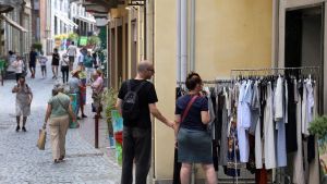 Partenza senza pienone per i saldi a Ivrea, si aspettano le prossime settimane