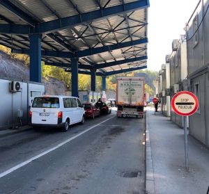 Mještani zapadne Vojvodine blokirali cestu zbog problema na hrvatskoj granici