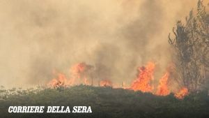 Incendi, prosegue il lavoro di spegnimento del rogo di Agnano-Pozzuoli. Domato quello di Ponticelli