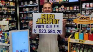 EuroJackpot, pensionato vince quasi un milione di euro: “Comprerò casa ai miei figli”