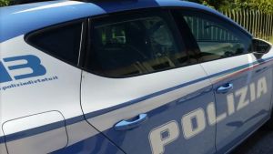 Udine, controlli della polizia: 859 persone identificate, sequestri di droga e una denuncia